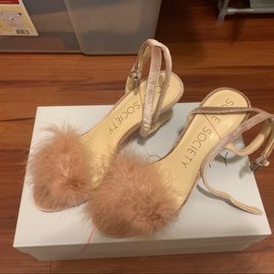 NEW heels with fluffy details